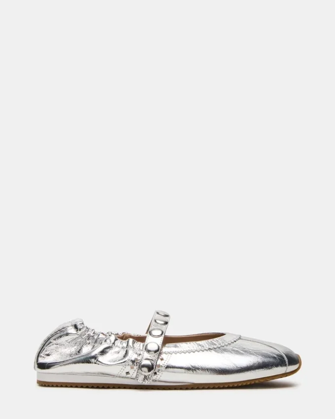 Anaya sølvfarvet læder med nitter