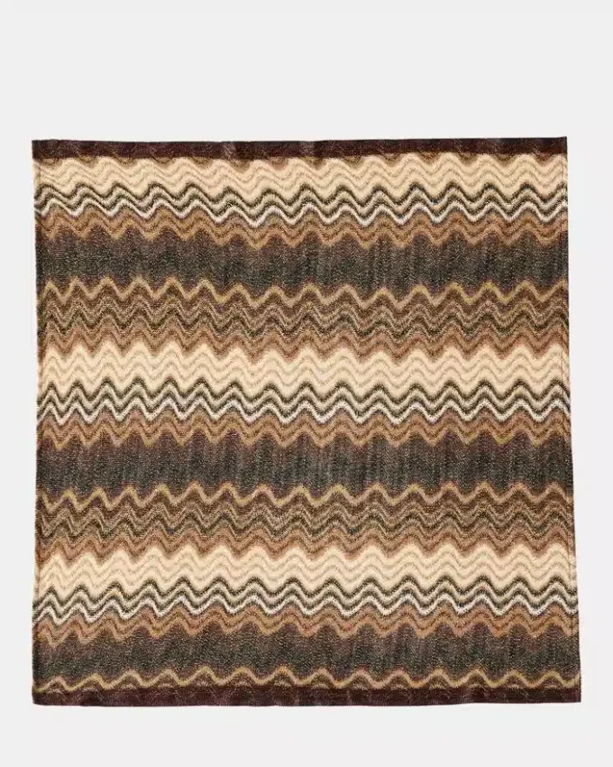 Bølget, skinnende firkantet tørklæde i neutrale farver