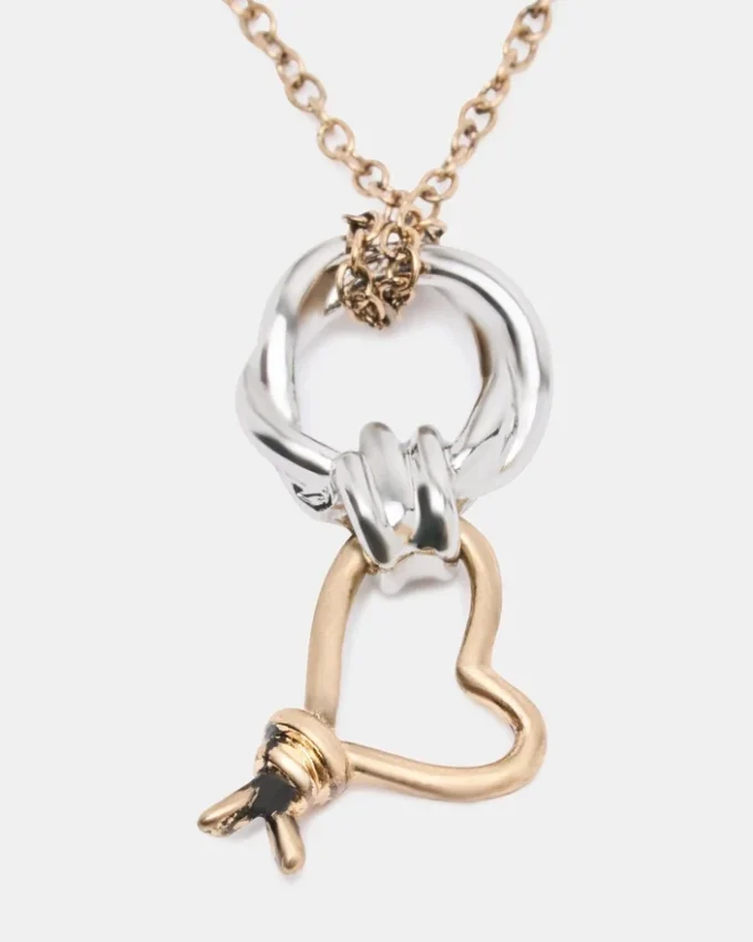 Halskæde med tofarvet hjertevedhæng Halskæde med tofarvet hjertevedhæng