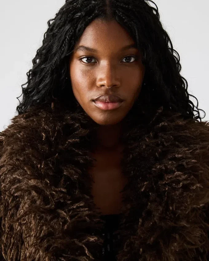 Inaya-frakke i mørk espresso