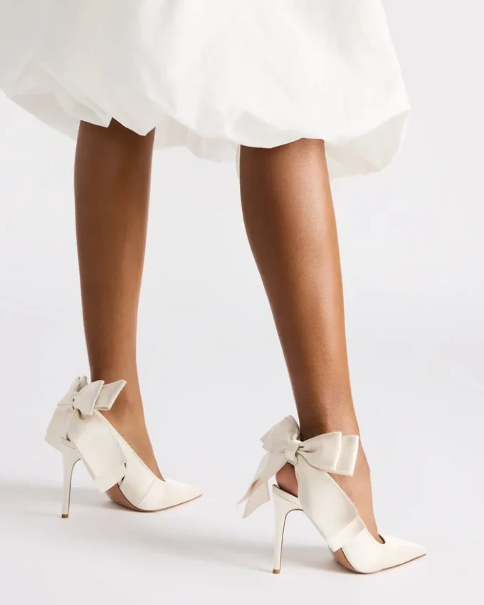 Teacup-farvet elfenbensfarvet satin