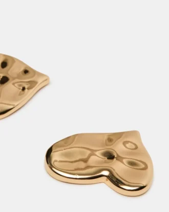 Teksturerede hjerteøreringe i guld
