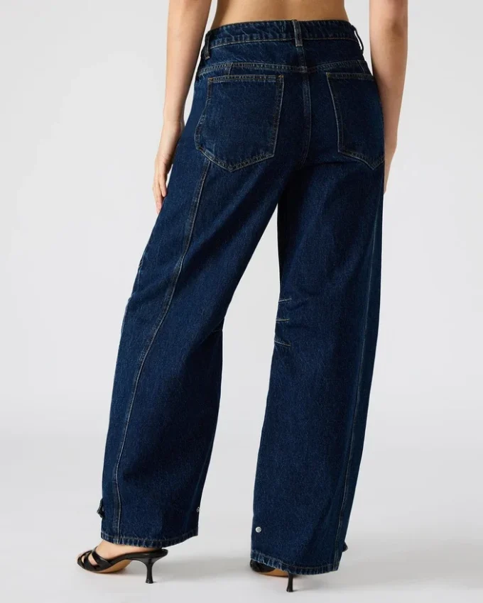 Tre mørkvaskede jeans Tre mørkvaskede jeans