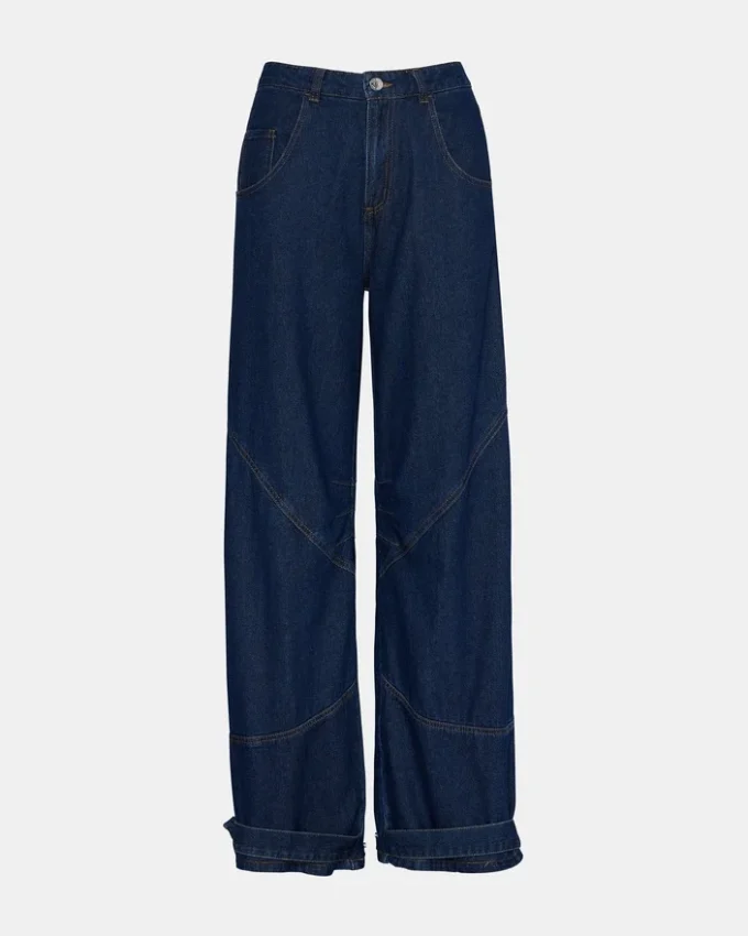Tre mørkvaskede jeans Tre mørkvaskede jeans
