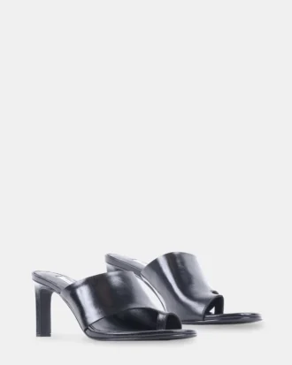 Valentin sort læder