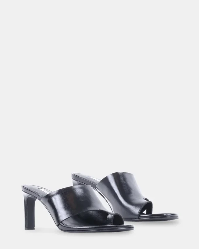 Valentin sort læder