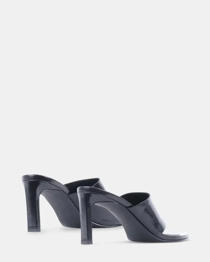 Valentin sort læder